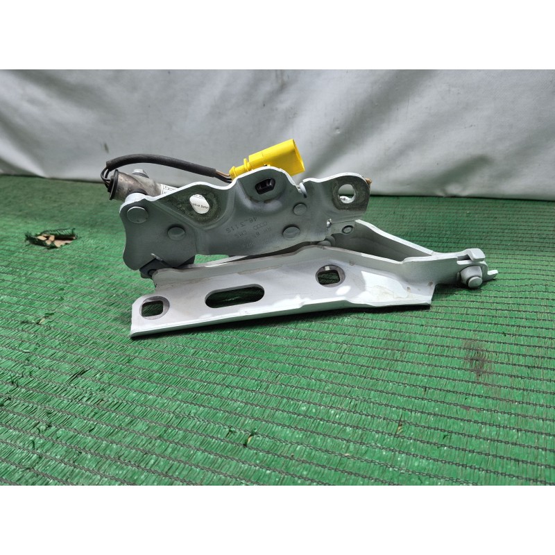 Recambio de visagra capo der para audi a3 (8v1, 8vk) 1.6 tdi referencia OEM IAM 8V0823302 8V0823302 8V0823302