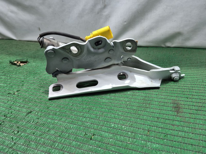 Recambio de visagra capo der para audi a3 (8v1, 8vk) 1.6 tdi referencia OEM IAM 8V0823302 8V0823302 8V0823302