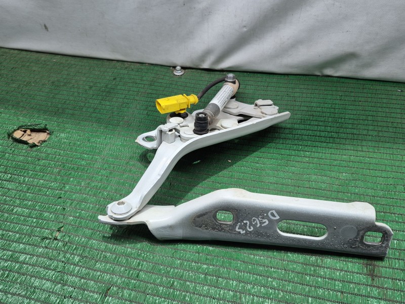 Recambio de visagra capo der para audi a3 (8v1, 8vk) 1.6 tdi referencia OEM IAM 8V0823302 8V0823302 8V0823302