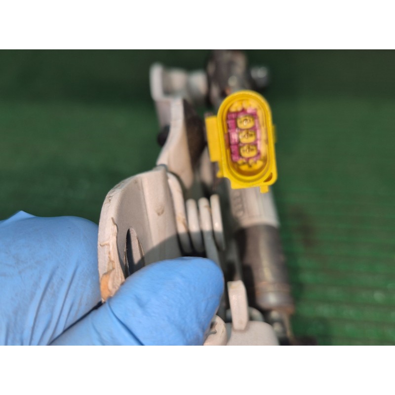 Recambio de visagra capo der para audi a3 (8v1, 8vk) 1.6 tdi referencia OEM IAM 8V0823302 8V0823302 8V0823302