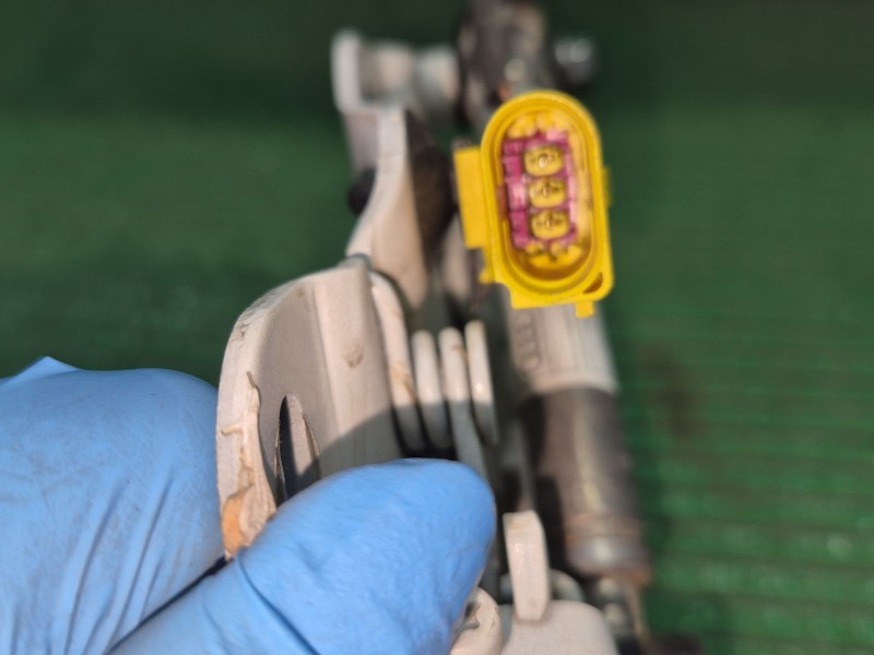 Recambio de visagra capo der para audi a3 (8v1, 8vk) 1.6 tdi referencia OEM IAM 8V0823302 8V0823302 8V0823302