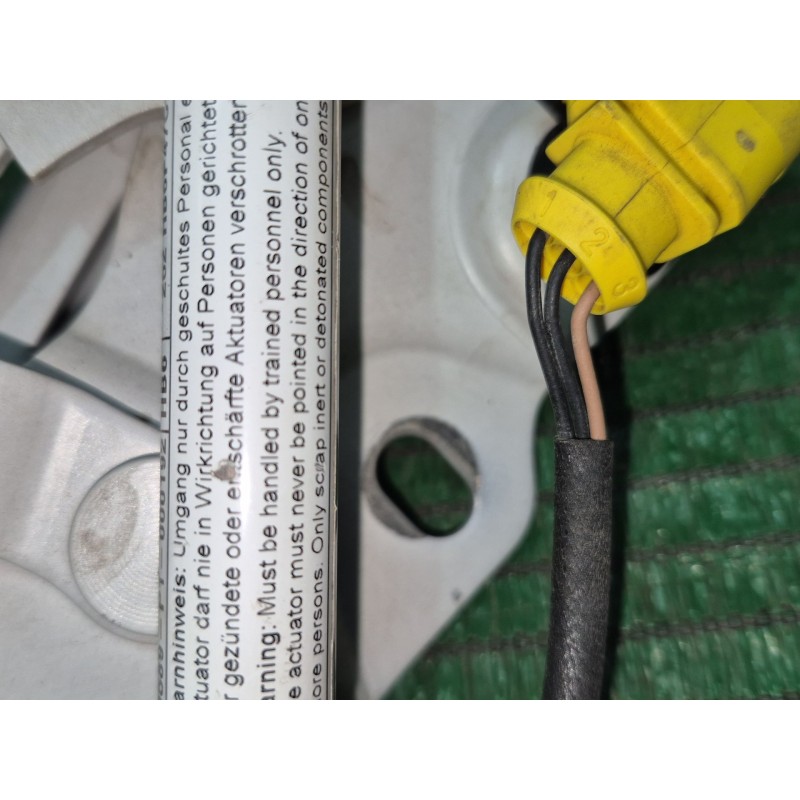 Recambio de visagra capo der para audi a3 (8v1, 8vk) 1.6 tdi referencia OEM IAM 8V0823302 8V0823302 8V0823302