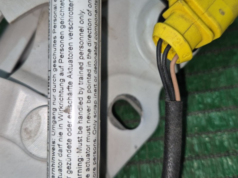 Recambio de visagra capo der para audi a3 (8v1, 8vk) 1.6 tdi referencia OEM IAM 8V0823302 8V0823302 8V0823302