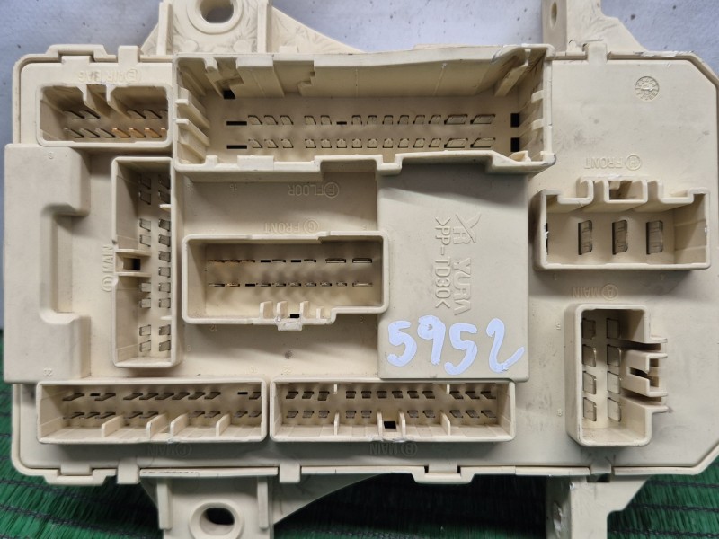 Recambio de caja reles / fusibles para hyundai i30 (fd) 1.6 crdi referencia OEM IAM   