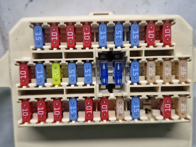 Recambio de caja reles / fusibles para hyundai i30 (fd) 1.6 crdi referencia OEM IAM   