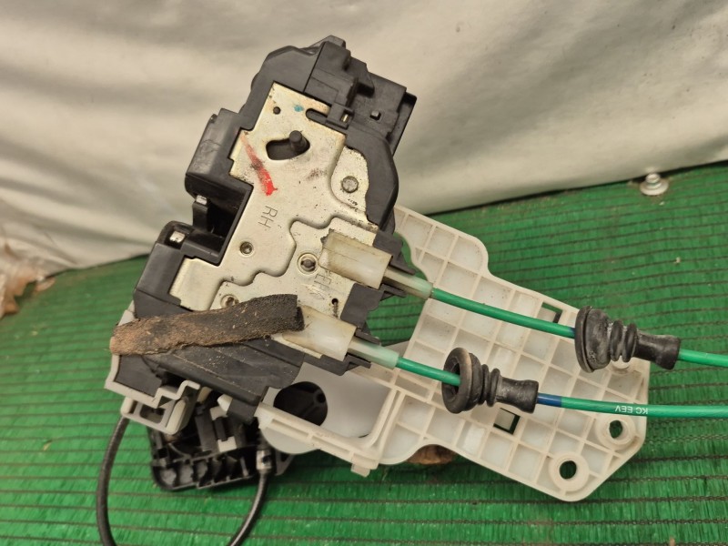 Recambio de cerradura puerta trasera derecha para hyundai i30 (fd) 1.6 crdi referencia OEM IAM   