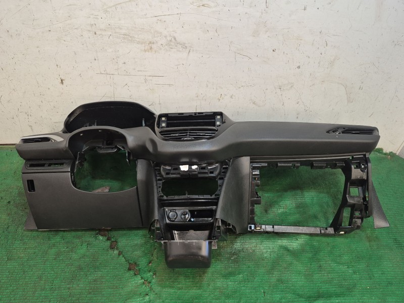 Recambio de salpicadero para peugeot 208 i (ca_, cc_) 1.2 vti 82 referencia OEM IAM   