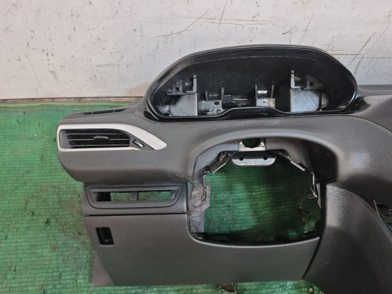 Recambio de salpicadero para peugeot 208 i (ca_, cc_) 1.2 vti 82 referencia OEM IAM   