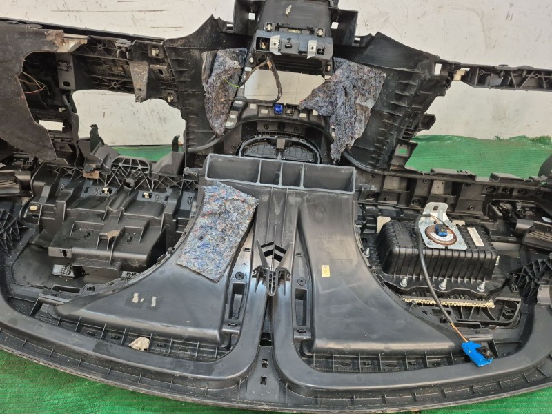 Recambio de salpicadero para peugeot 208 i (ca_, cc_) 1.2 vti 82 referencia OEM IAM   