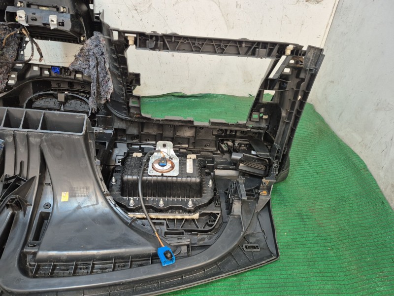 Recambio de salpicadero para peugeot 208 i (ca_, cc_) 1.2 vti 82 referencia OEM IAM   