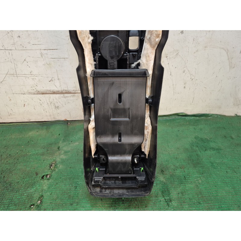 Recambio de consola central trasera para kia cee´d sportswagon (jd) 1.6 crdi 128 referencia OEM IAM   