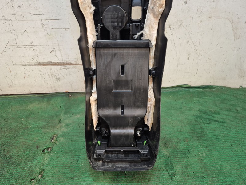 Recambio de consola central trasera para kia cee´d sportswagon (jd) 1.6 crdi 128 referencia OEM IAM   