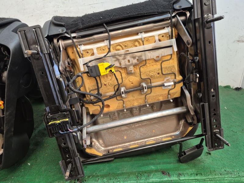 Recambio de juego asientos completo para renault laguna iii (bt0/1) 2.0 dci gt (bt11, bt1e, bt1n) referencia OEM IAM   