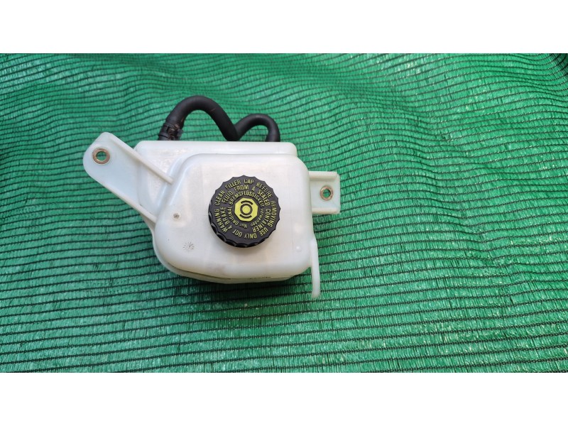 Recambio de deposito servo para toyota yaris (_p13_) 1.5 hybrid (nhp130_) referencia OEM IAM   