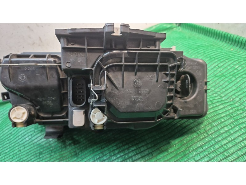 Recambio de faro izquierdo para audi a4 b6 (8e2) 1.9 tdi referencia OEM IAM   