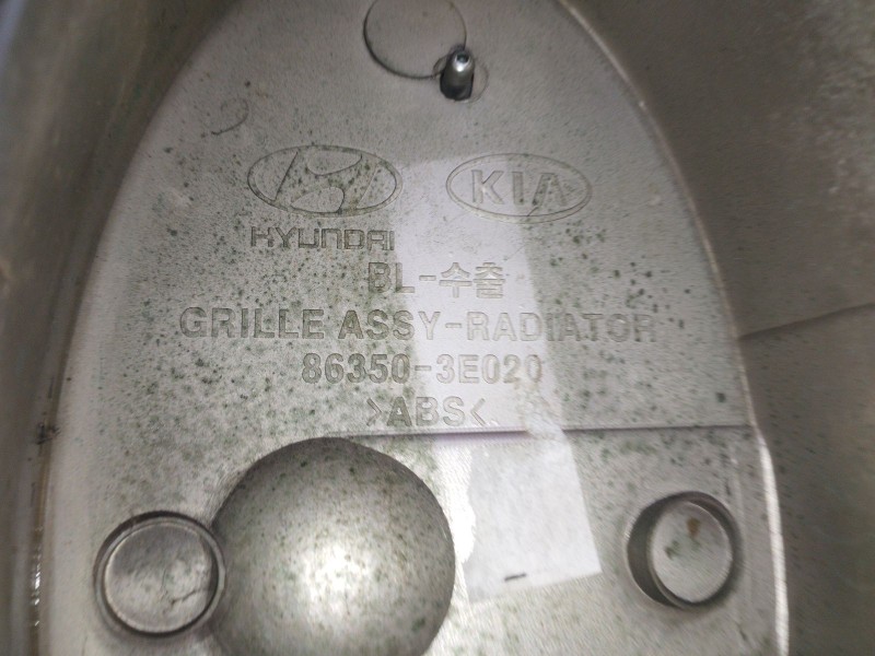 Recambio de rejilla delantera para kia sorento 2.5 crdi concept referencia OEM IAM   