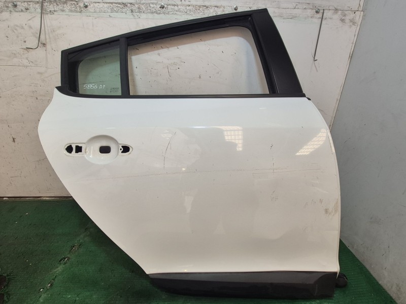 Recambio de puerta trasera derecha para renault megane iii hatchback (bz0/1_, b3_) 1.5 dci referencia OEM IAM   