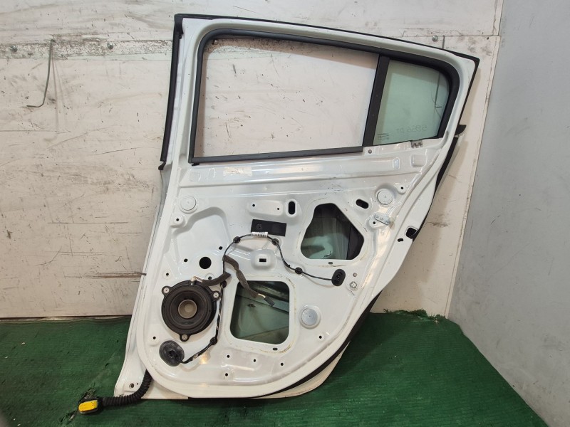 Recambio de puerta trasera derecha para renault megane iii hatchback (bz0/1_, b3_) 1.5 dci referencia OEM IAM   