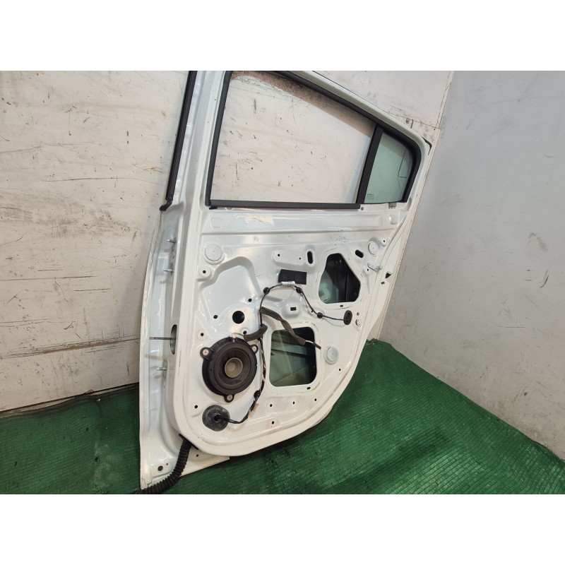 Recambio de puerta trasera derecha para renault megane iii hatchback (bz0/1_, b3_) 1.5 dci referencia OEM IAM   