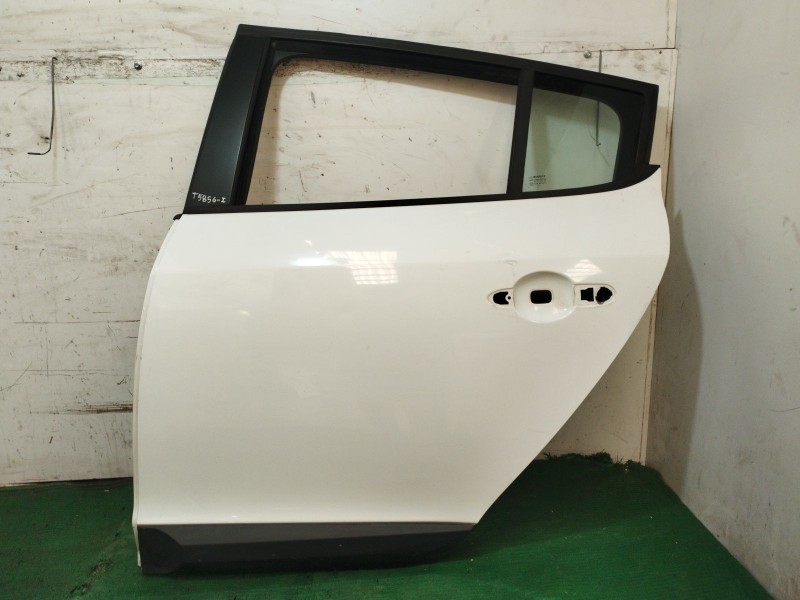 Recambio de puerta trasera izquierda para renault megane iii hatchback (bz0/1_, b3_) 1.5 dci referencia OEM IAM   