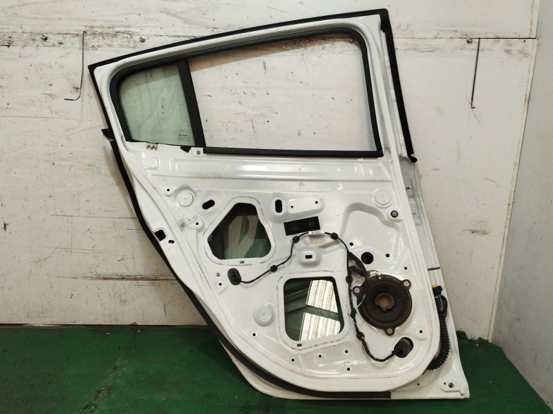 Recambio de puerta trasera izquierda para renault megane iii hatchback (bz0/1_, b3_) 1.5 dci referencia OEM IAM   