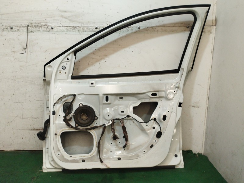 Recambio de puerta delantera derecha para renault megane iii hatchback (bz0/1_, b3_) 1.5 dci referencia OEM IAM   