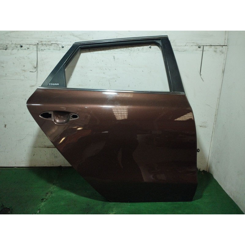 Recambio de puerta trasera derecha para kia cee´d sportswagon (jd) 1.6 crdi 128 referencia OEM IAM   