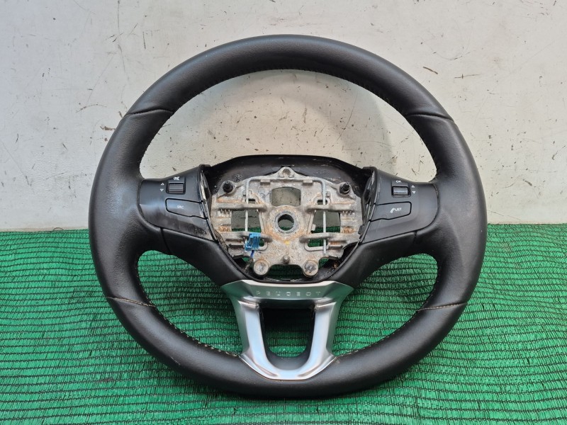 Recambio de volante para peugeot 208 i (ca_, cc_) 1.2 vti 82 referencia OEM IAM   