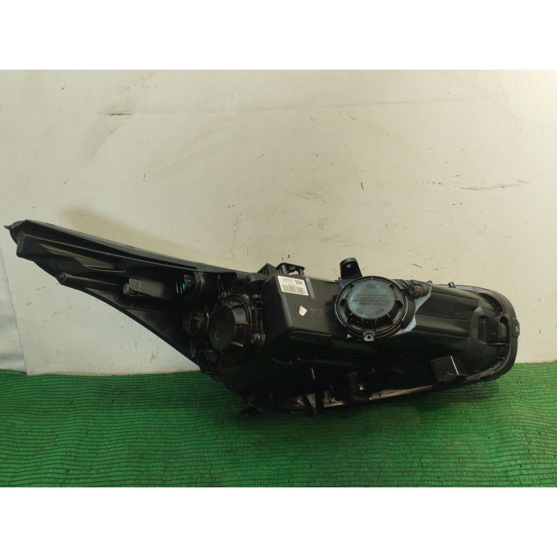 Recambio de faro izquierdo para kia cee´d (jd) 1.4 crdi 90 referencia OEM IAM   