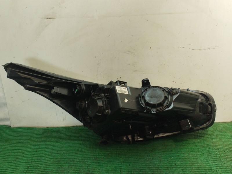 Recambio de faro izquierdo para kia cee´d (jd) 1.4 crdi 90 referencia OEM IAM   