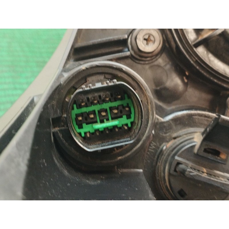 Recambio de faro izquierdo para kia cee´d (jd) 1.4 crdi 90 referencia OEM IAM   