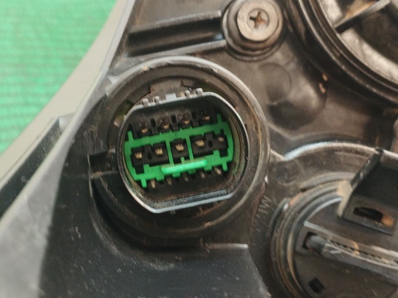 Recambio de faro izquierdo para kia cee´d (jd) 1.4 crdi 90 referencia OEM IAM   