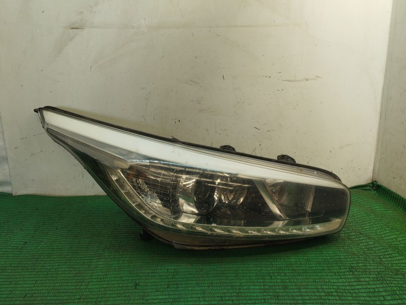 Recambio de faro derecho para kia cee´d (jd) 1.4 crdi 90 referencia OEM IAM   
