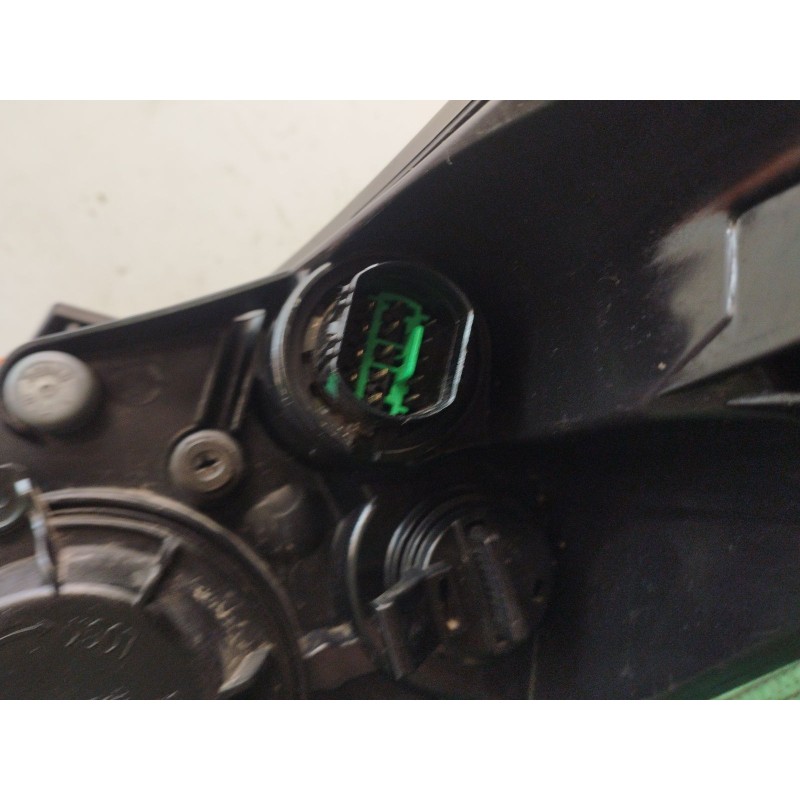 Recambio de faro derecho para kia cee´d (jd) 1.4 crdi 90 referencia OEM IAM   