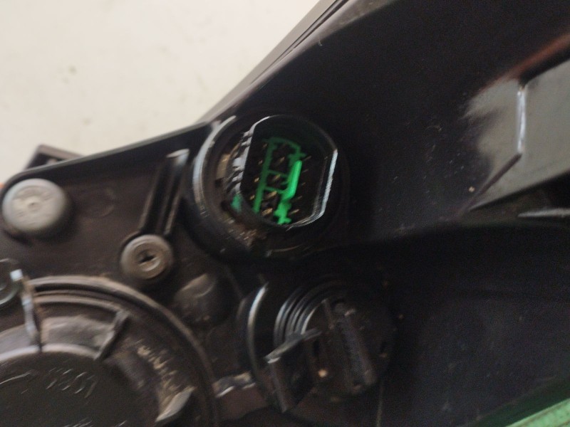 Recambio de faro derecho para kia cee´d (jd) 1.4 crdi 90 referencia OEM IAM   