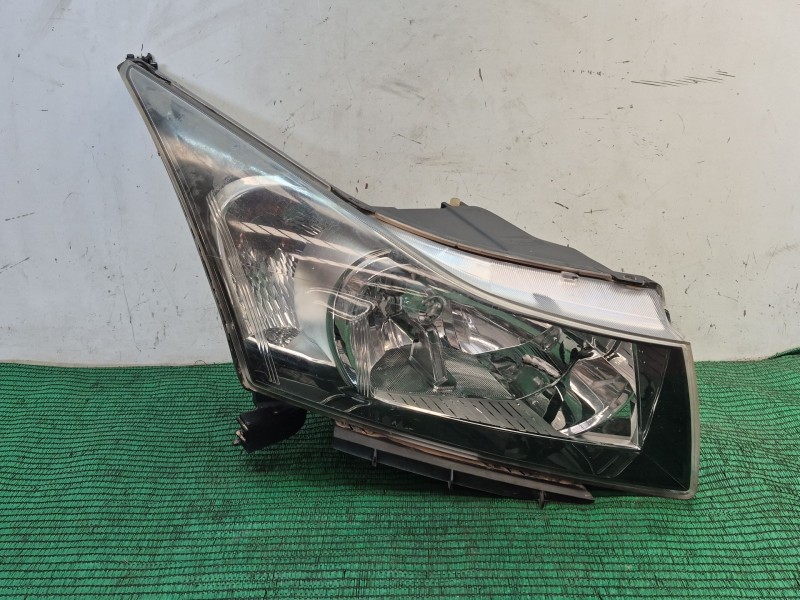 Recambio de faro derecho para chevrolet cruze (j300) 2.0 cdi referencia OEM IAM   