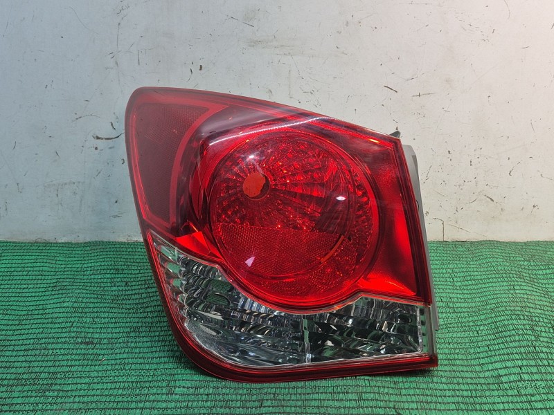 Recambio de piloto trasero izquierdo para chevrolet cruze (j300) 2.0 cdi referencia OEM IAM   