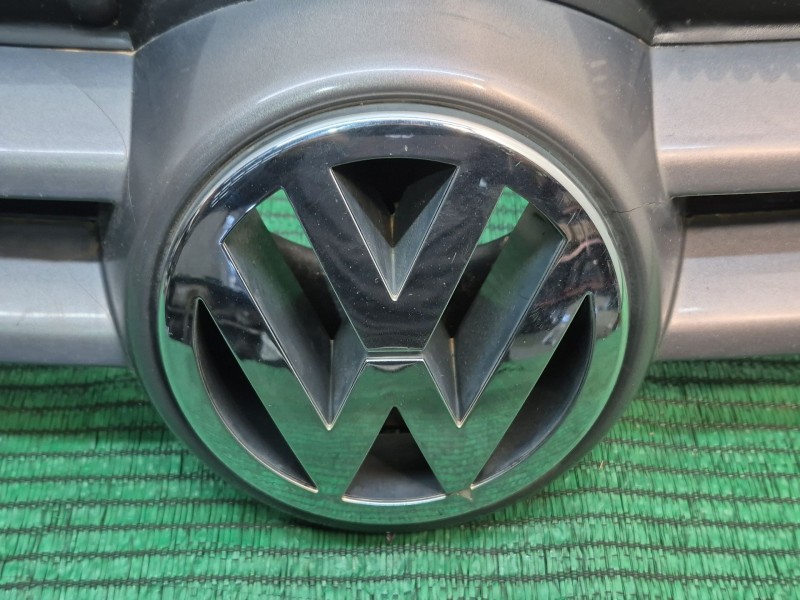Recambio de rejilla delantera para volkswagen golf v (1k1) 1.6 fsi referencia OEM IAM   