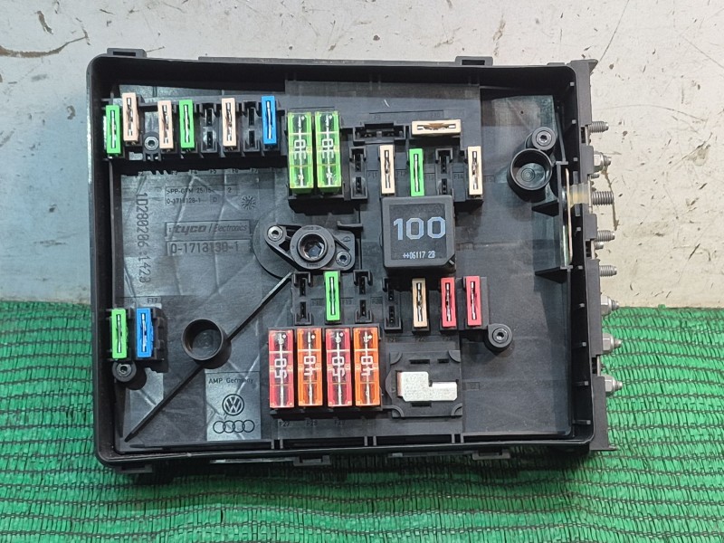 Recambio de caja reles / fusibles para volkswagen golf v (1k1) 1.6 fsi referencia OEM IAM   