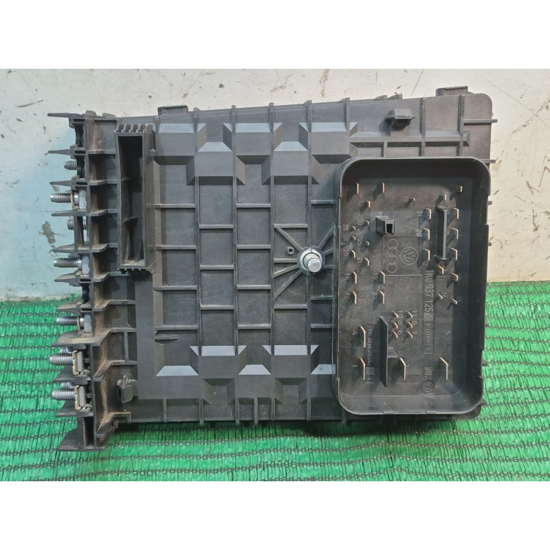 Recambio de caja reles / fusibles para volkswagen golf v (1k1) 1.6 fsi referencia OEM IAM   