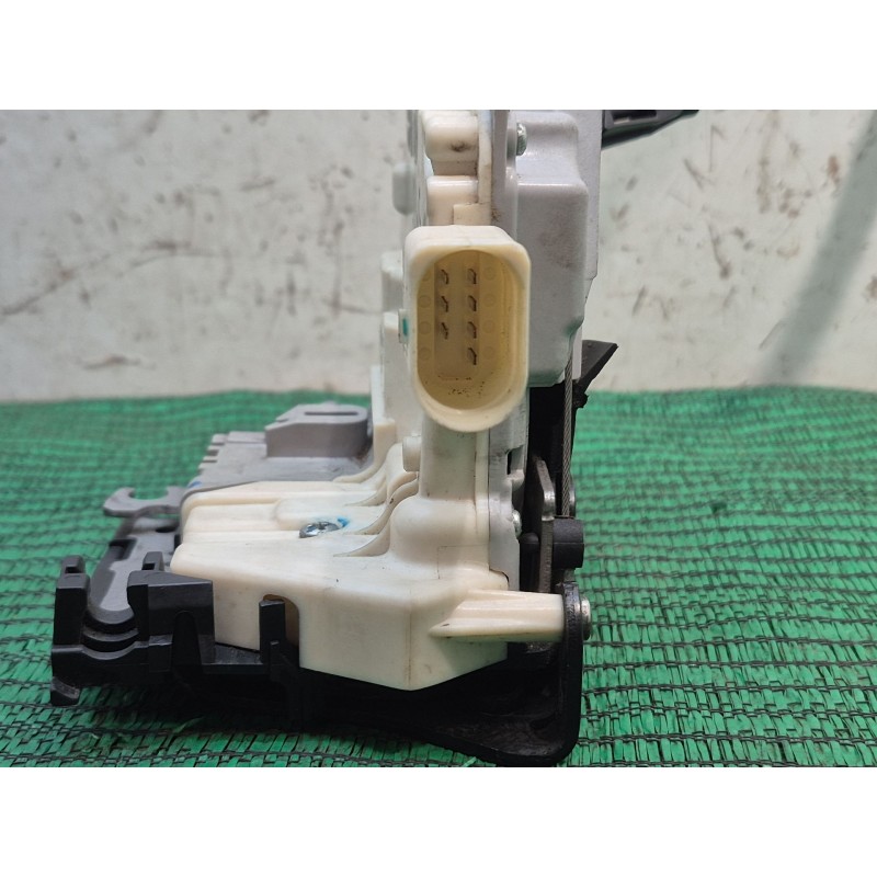 Recambio de cerradura puerta trasera izquierda para seat leon (1p1) 1.9 tdi referencia OEM IAM   