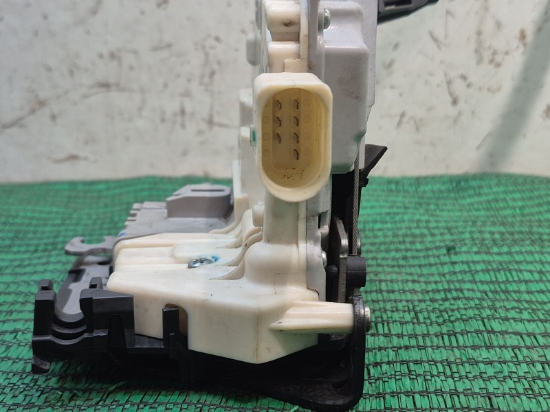 Recambio de cerradura puerta trasera izquierda para seat leon (1p1) 1.9 tdi referencia OEM IAM   