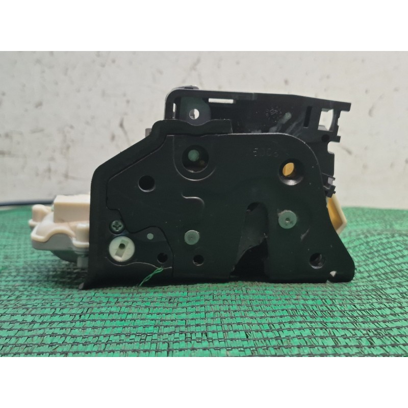 Recambio de cerradura puerta trasera izquierda para seat leon (1p1) 1.9 tdi referencia OEM IAM   