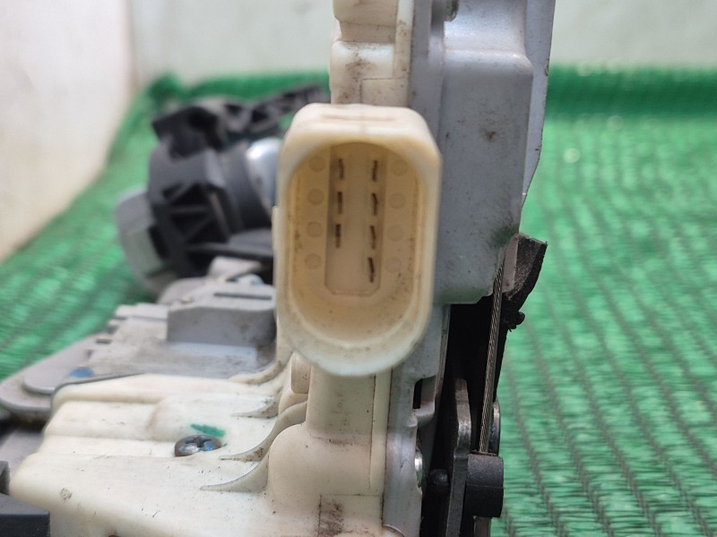 Recambio de cerradura puerta delantera derecha para seat leon (1p1) 1.9 tdi referencia OEM IAM   