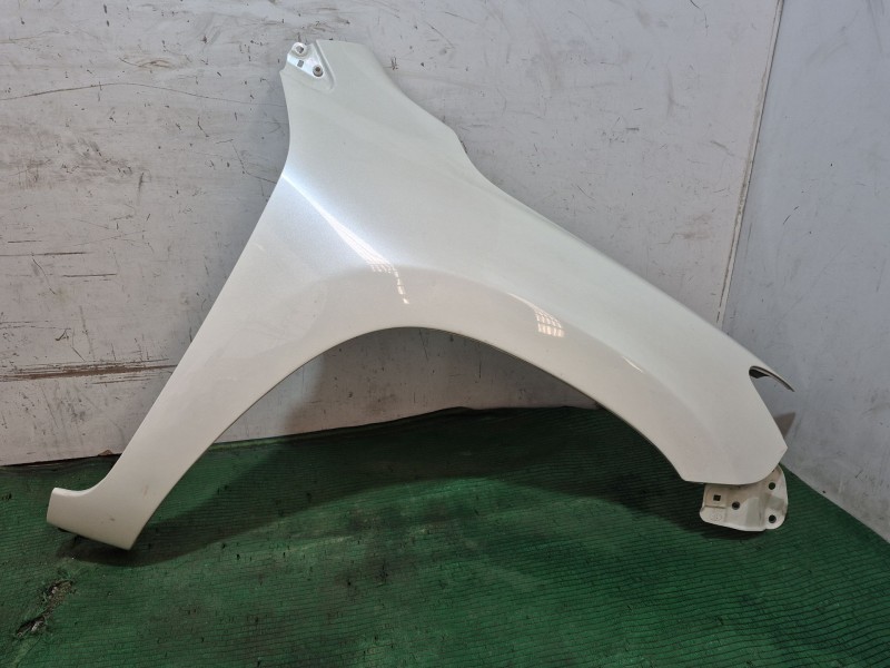 Recambio de aleta delantera derecha para toyota rav 4 iii (_a3_) 2.2 d (ala35_) referencia OEM IAM   