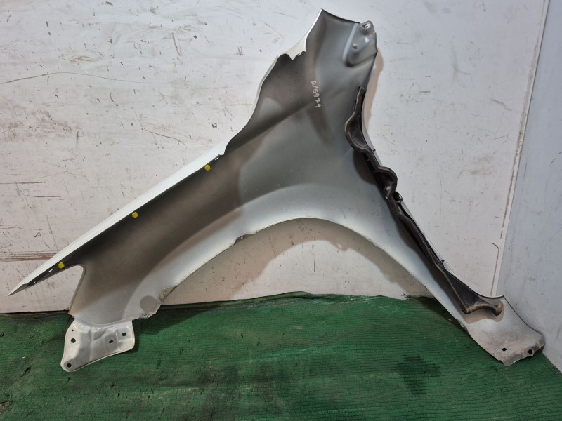 Recambio de aleta delantera derecha para toyota rav 4 iii (_a3_) 2.2 d (ala35_) referencia OEM IAM   