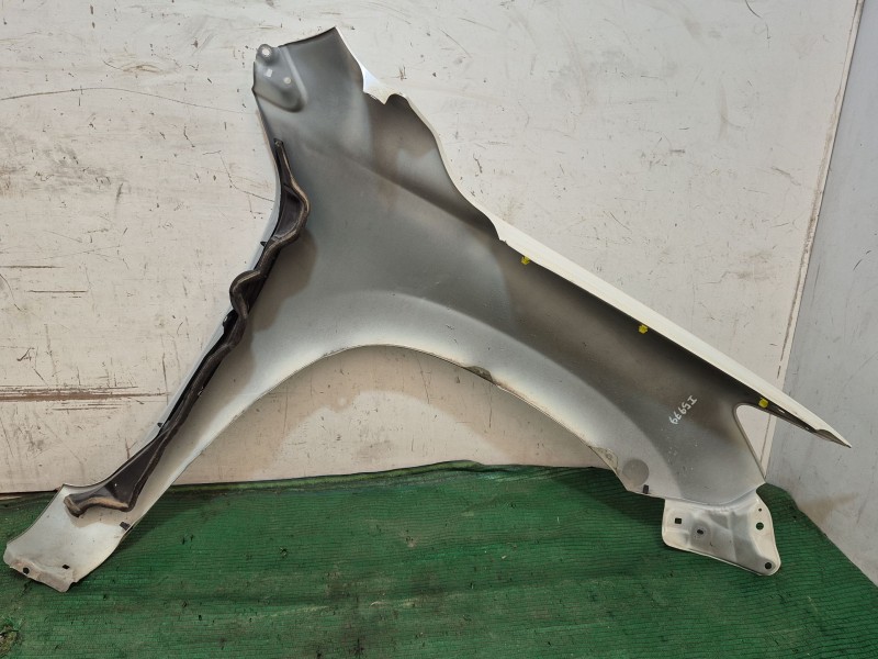 Recambio de aleta delantera izquierda para toyota rav 4 iii (_a3_) 2.2 d (ala35_) referencia OEM IAM   