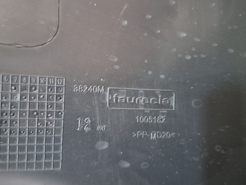 Recambio de salpicadero para peugeot 308 ii (lb_, lp_, lw_, lh_, l3_) 1.6 hdi referencia OEM IAM 38240M 38240M 38240M