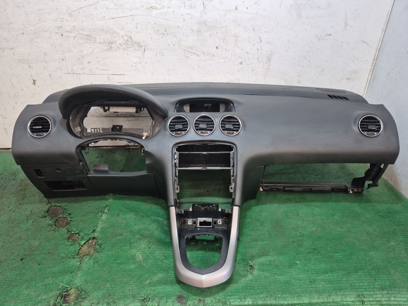 Recambio de salpicadero para peugeot 308 ii (lb_, lp_, lw_, lh_, l3_) 1.6 hdi referencia OEM IAM 38240M 38240M 38240M