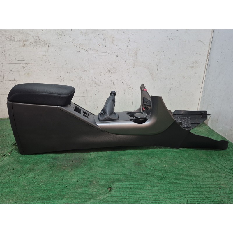 Recambio de apoyabrazos central para toyota rav 4 iii (_a3_) 2.2 d (ala35_) referencia OEM IAM 5890142051 5890142051 5890142051